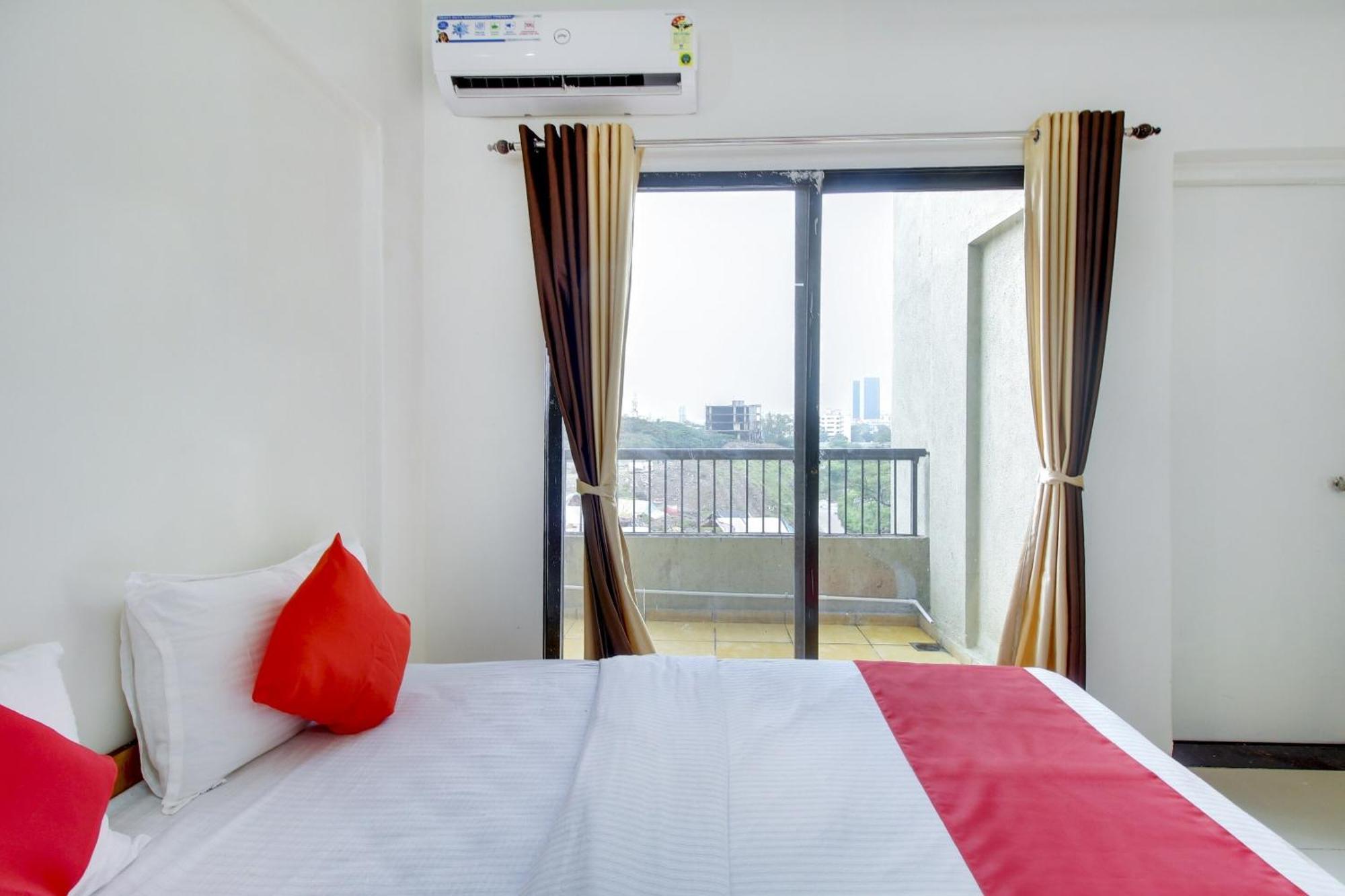 OYO 76128 Hotel Star Inn Pune Exterior foto