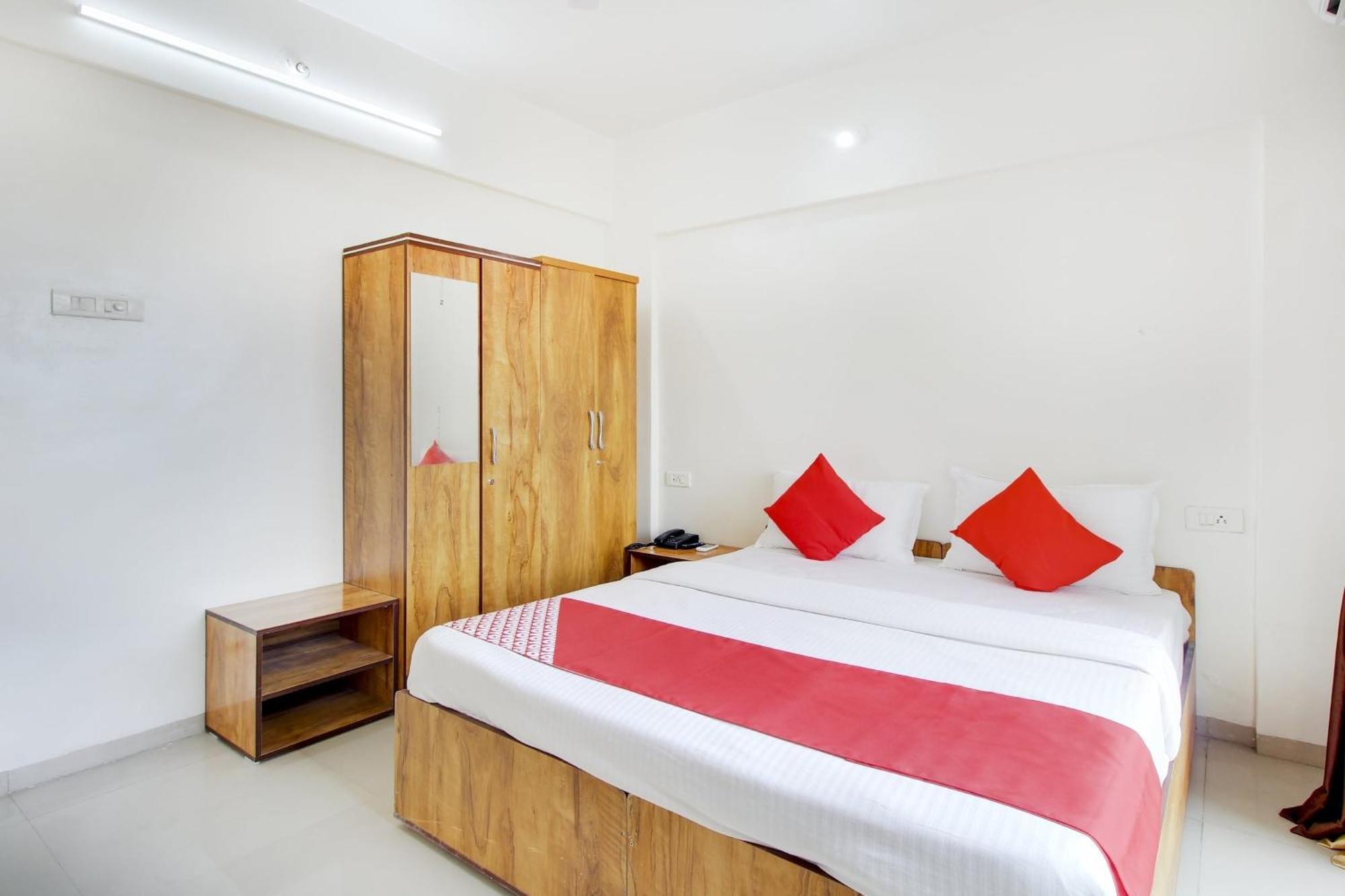 OYO 76128 Hotel Star Inn Pune Exterior foto